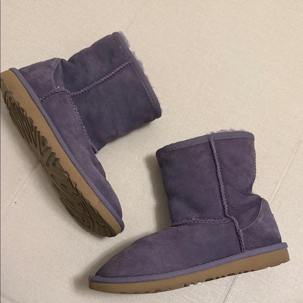 NWOT Ugg Australia purple mid height ankle fuzzy sheepskin fur boots